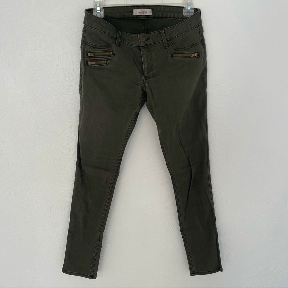 Like New Army Green Low-Rise Hollister Pants Size 3 Regular / 26 Waist